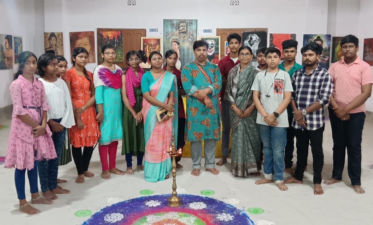 AARTII campus — students and faculty in the studio